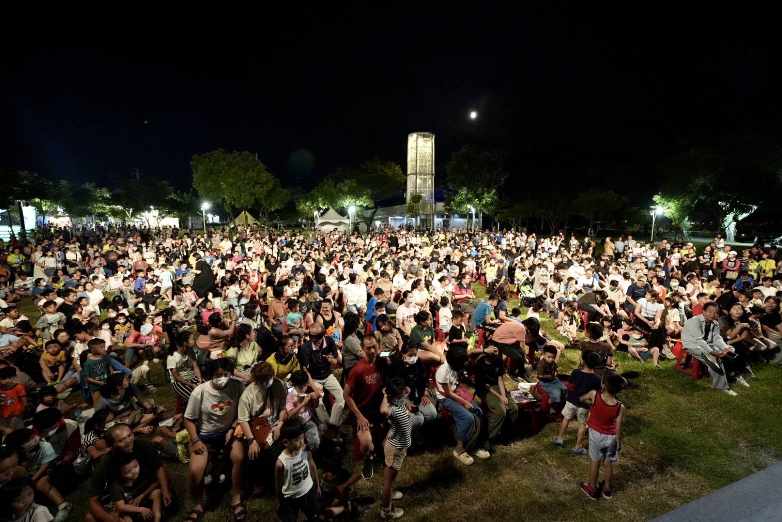 夏日狂歡祭臺灣特技團開幕演出 滿場觀眾驚呼連連（圖：屏東縣政府 提供）