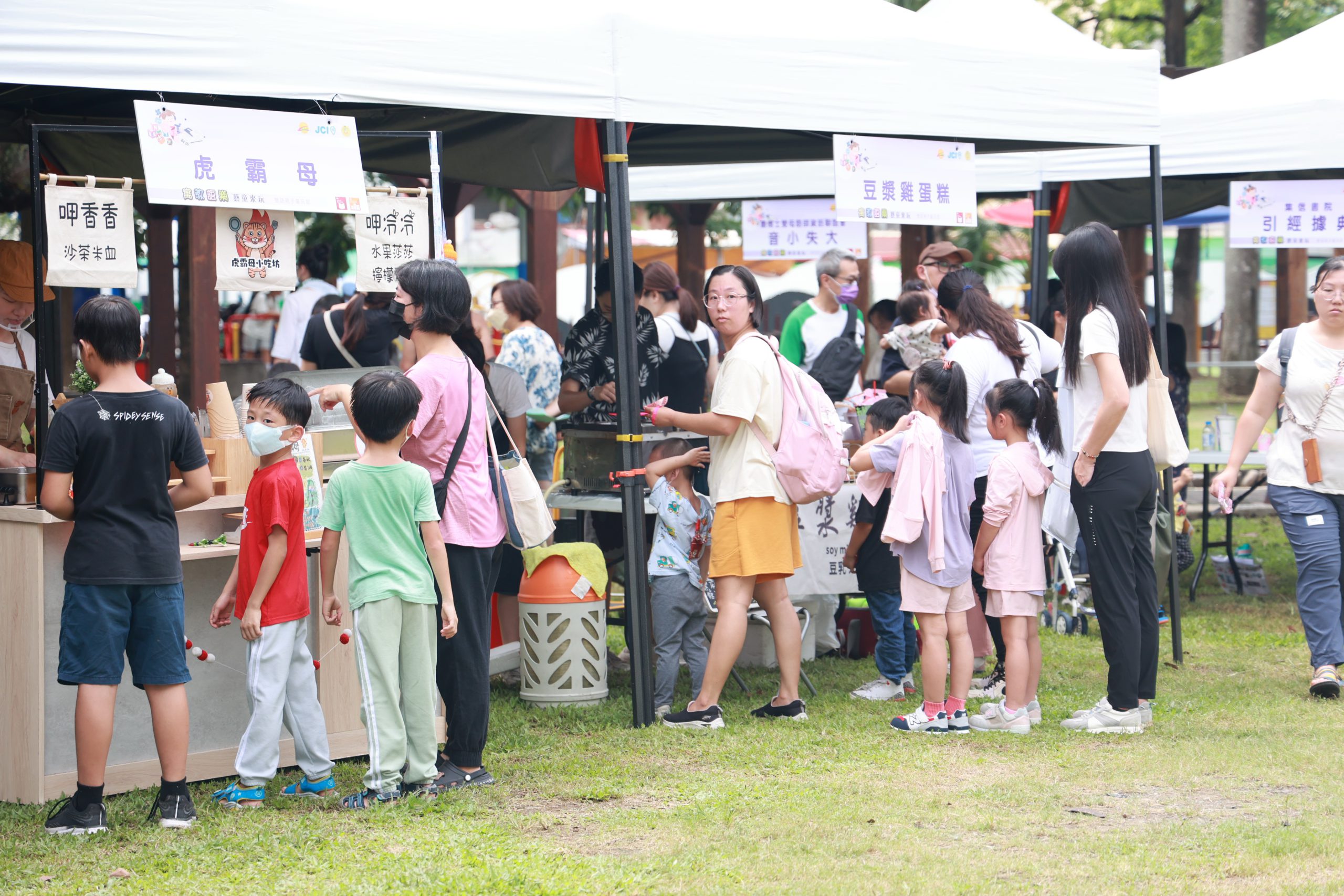 親子市集「寓教於樂」體驗雙語教育（圖：南投縣政府 提供）