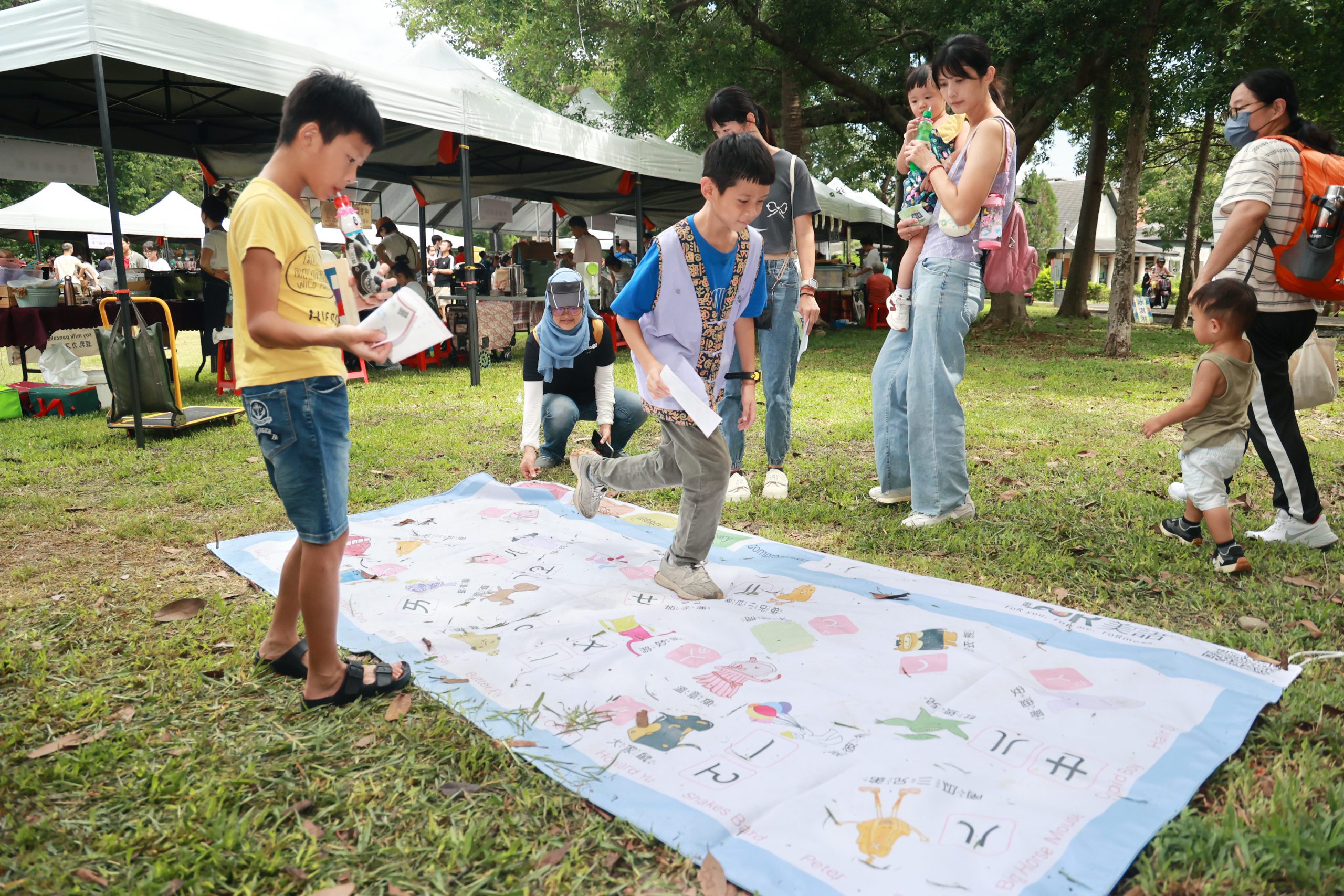 親子市集「寓教於樂」體驗雙語教育（圖：南投縣政府 提供）